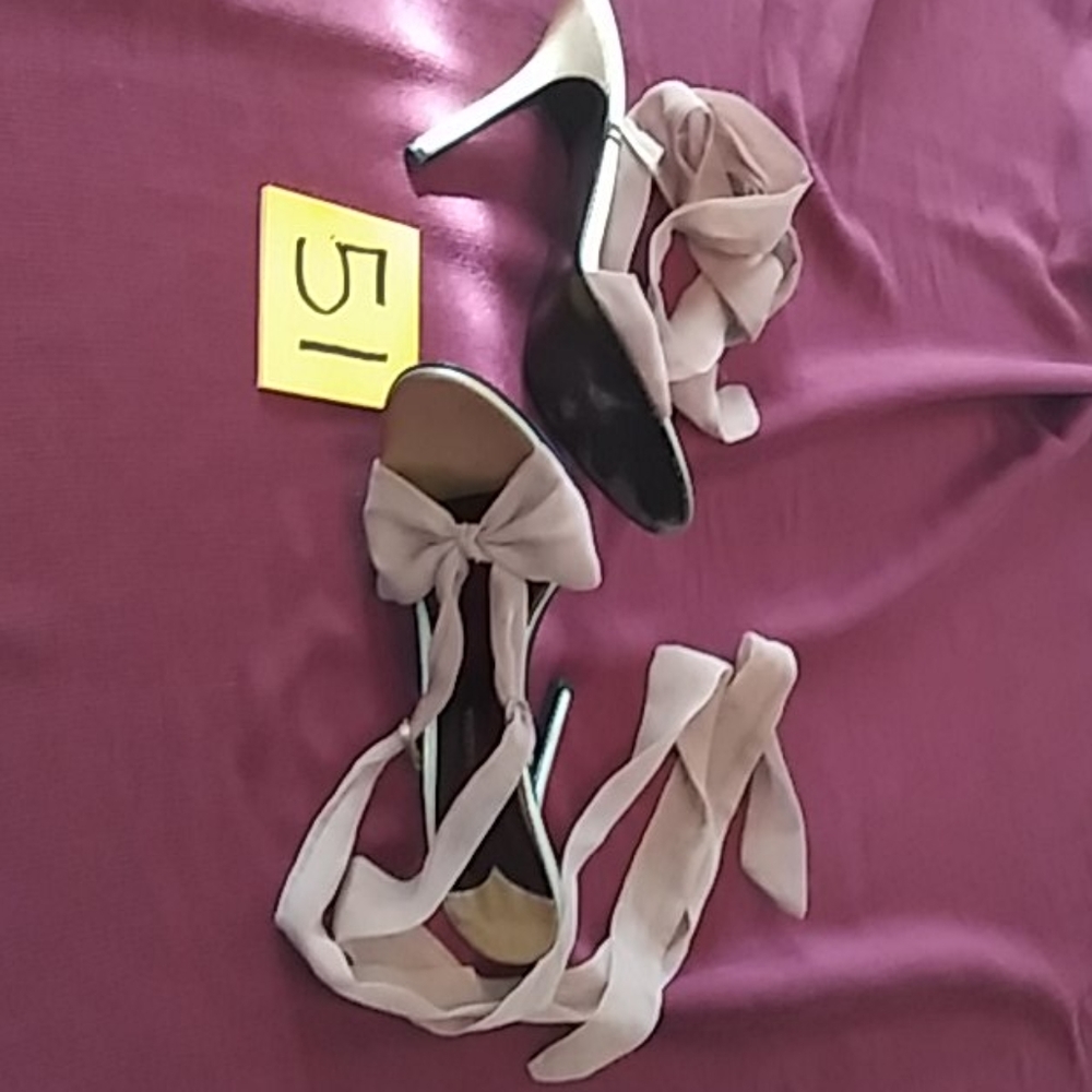 Heels - Picture 4 of 6